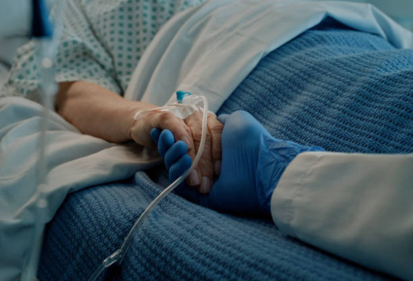 腹部生紅疹以為普通濕疹？70歲婦不痛不癢驚查竟是乳癌皮膚轉移／醫生警告5大症狀即就醫