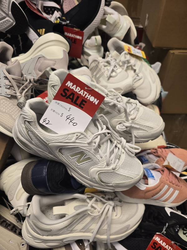 開倉優惠 | 尖沙咀海港城馬拉松開倉低至2折!$150起入手adidas/Converse/New Balance波鞋 男女裝及帽款最平$20