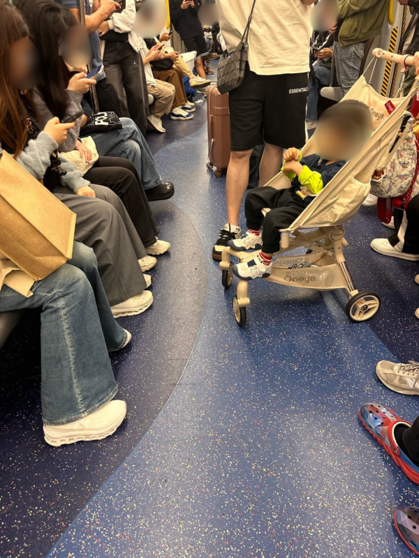 港鐵震撼白鞋陣！內地女直擊全車撞鞋 網民揭反映香港1大隱藏特質
