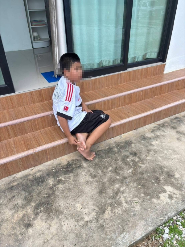 事發影片曝光!泰國11歲童偷開貨車失控撞向朝聖隊伍 釀最少9名僧侶死亡