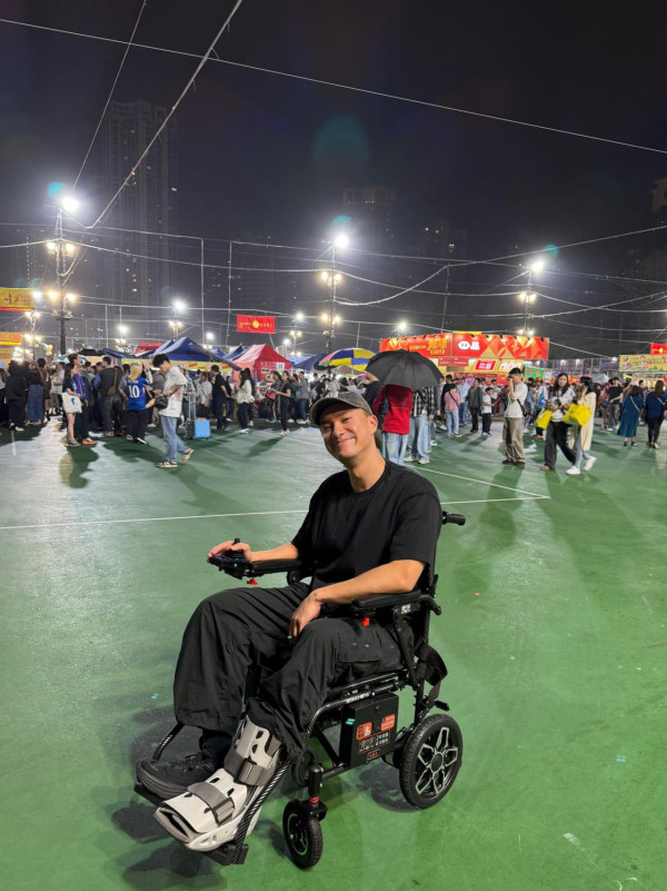 朱敏瀚分手後過生日IG發文晒半裸照找數 好兄弟張振朗留言耐人尋味：冇哂啲衰氣