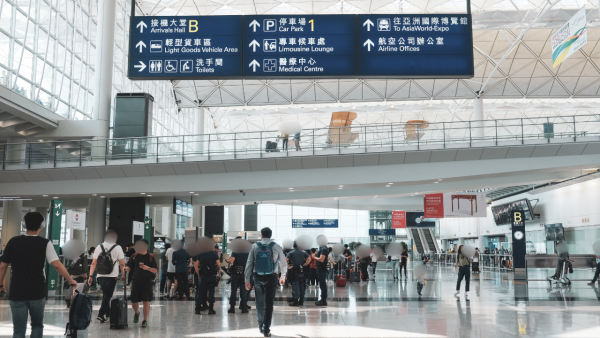 小红书传香港10大潜规则!搭地铁禁发声/点餐限5秒?港人轰妖魔化