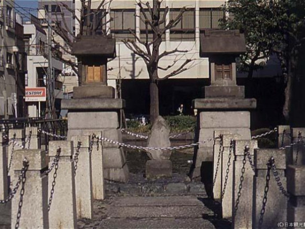 圖片來源:jalan.net 日本都市傳說|東京淺草寺旁藏恐怖故事!借宿即消失孤屋傳說大型繪馬也記載