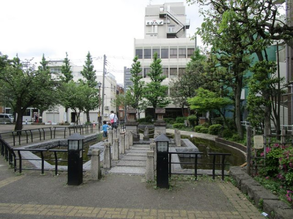 圖片來源:jalan.net 日本都市傳說|東京淺草寺旁藏恐怖故事!借宿即消失孤屋傳說大型繪馬也記載
