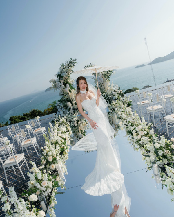 前TVB咪神布吉辦夢幻婚禮！低胸婚紗谷盡36E魔鬼身材！新婚吐心聲：夢想成真