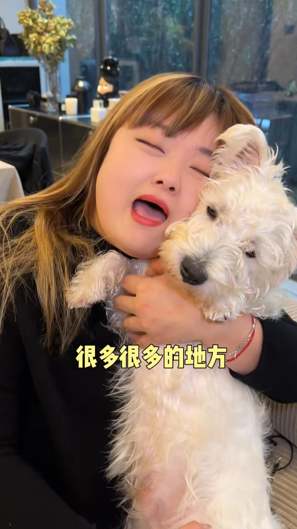 A0細細粒中環拍拖斷正疑曝光戀情！單身41年終脫單初戀男友出現了？