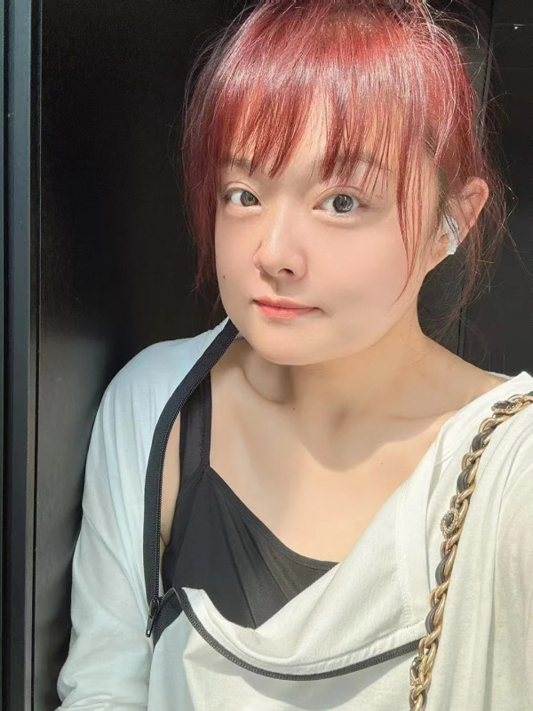 A0細細粒中環拍拖斷正疑曝光戀情！單身41年終脫單初戀男友出現了？