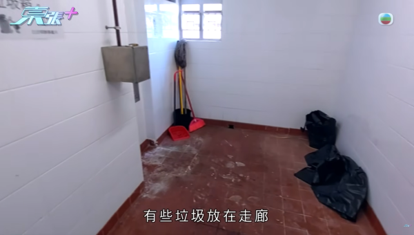 石硤尾公屋惡鄰霸後樓梯！1家3口長駐隨地大小便惹曱甴 自爆曾持刀對峙房署