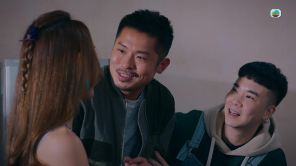 非份之罪丨葉靖儀演MK妹清一色露腰裝超短裙！逃亡戲意外晒腹肌勁搶焦