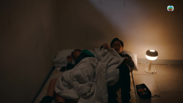 非份之罪丨葉靖儀演MK妹清一色露腰裝超短裙！逃亡戲意外晒腹肌勁搶焦