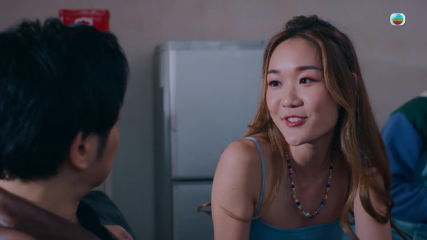 非份之罪丨葉靖儀演MK妹清一色露腰裝超短裙！逃亡戲意外晒腹肌勁搶焦