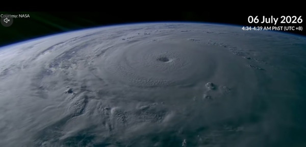 超強颱風巴威現巨無霸風眼!專家料週末登陸 天文台警告香港飆35度酷熱