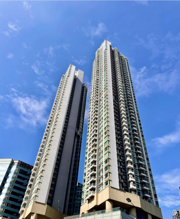 海桃灣步程直駁港鐵奧運站與奧海城三期，日常出行及購物極其便利；缺點是物業規模較小，且部分座向會望向旺角舊區樓景，景觀略受影響。圖片來源：Google Maps