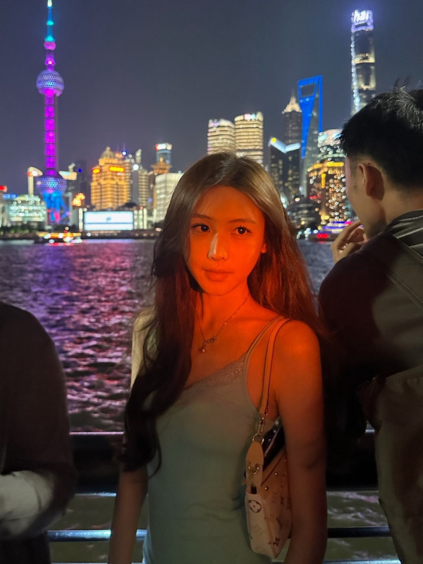TVB聲夢小花罕曬上海旅行照！獲讚越大越靚有氣質 網友：爭啲認唔出 