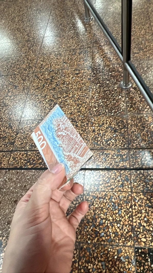 港鐵執千元大鈔失主愈叫愈走?女事主1做法全網狂讚!附失物登記+送遞服務方法