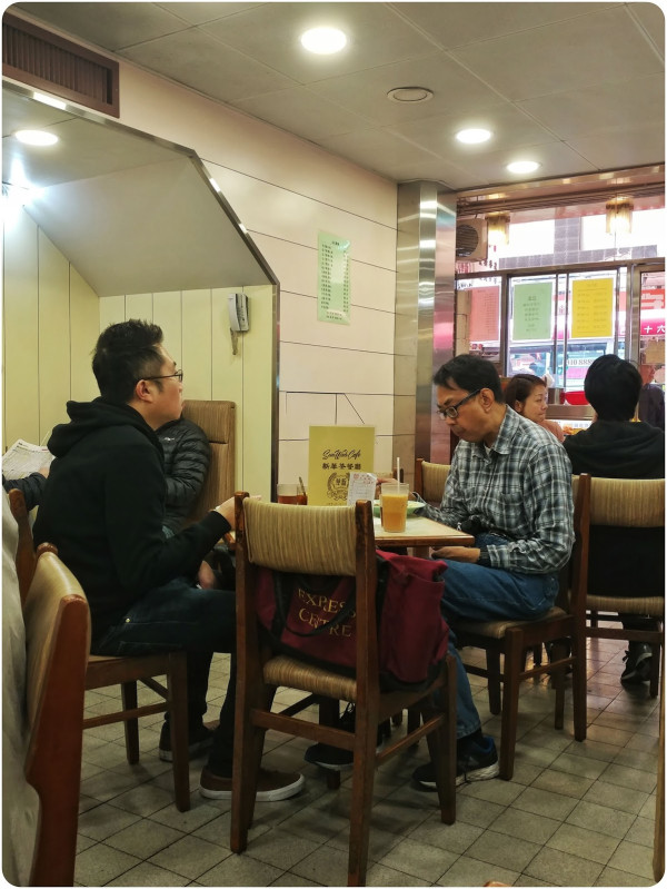 港漂列15大港人社交潛規則！讚放工扮唔識極爽 網民踢爆：熟咗好八卦