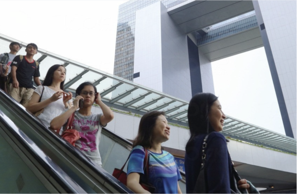 港漂列15大港人社交潛規則！讚放工扮唔識極爽 網民踢爆：熟咗好八卦