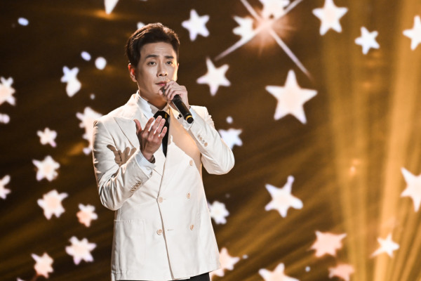 K歌之王黃宗澤驚喜重返樂壇?現身「導演之夜」獻唱《千千闕歌》 Bosco自嘲:緊張咗成個月