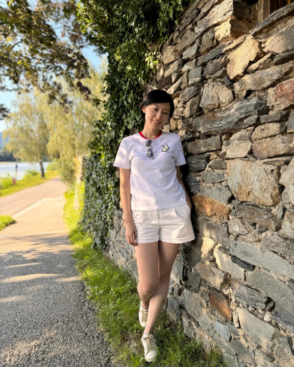 前TVB花旦息影15年罕见露面晒Bra Top！生完两胎仍然保养得宜似防腐少女