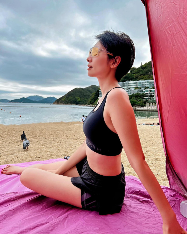 前TVB花旦息影15年罕见露面晒Bra Top！生完两胎仍然保养得宜似防腐少女