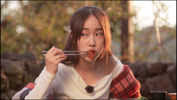 自然系女子旅行3丨梁超怡林映晖比坚尼震撼大解放!浸鸠鸣水温泉露天千人共浴晒深沟