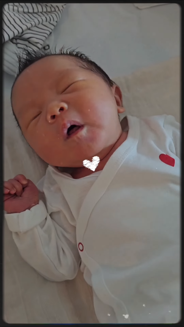 47岁男艺人IG报喜宣布再添成员！晒宝宝合照极宠人竟发文称：别恭喜我！