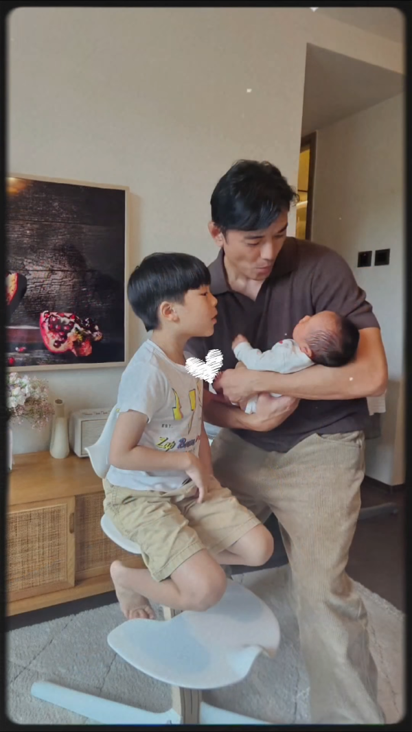 47岁男艺人IG报喜宣布再添成员！晒宝宝合照极宠人竟发文称：别恭喜我！
