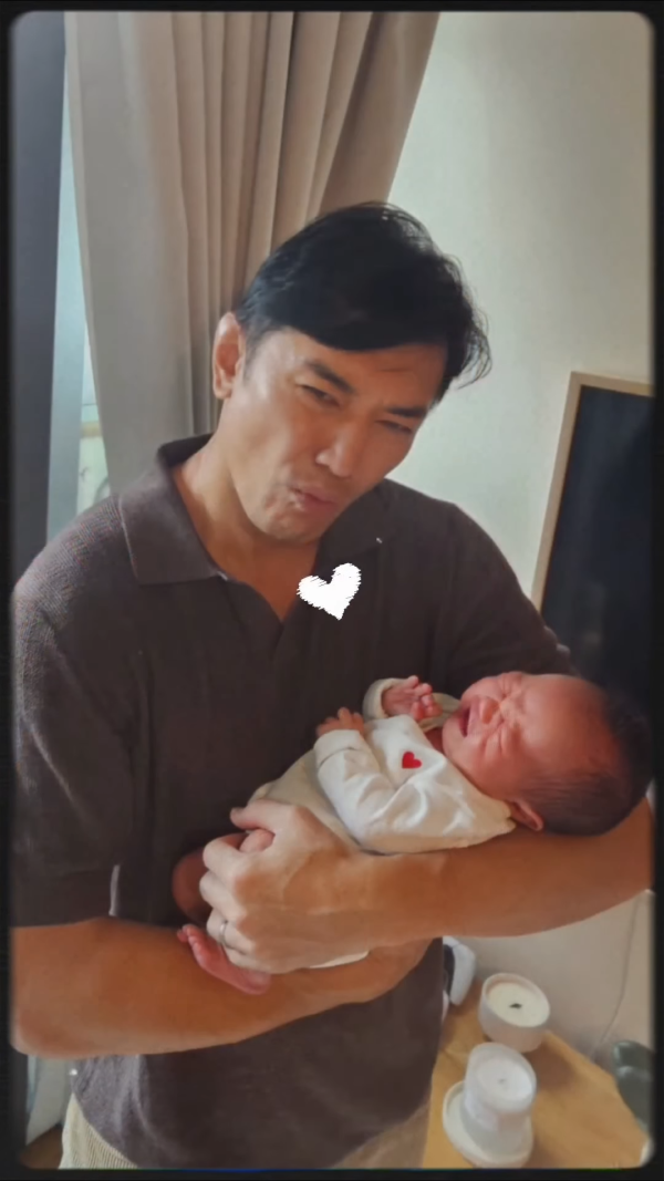 47岁男艺人IG报喜宣布再添成员！晒宝宝合照极宠人竟发文称：别恭喜我！
