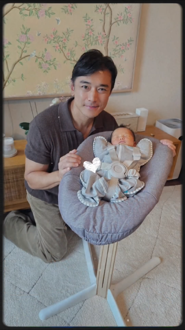47岁男艺人IG报喜宣布再添成员！晒宝宝合照极宠人竟发文称：别恭喜我！
