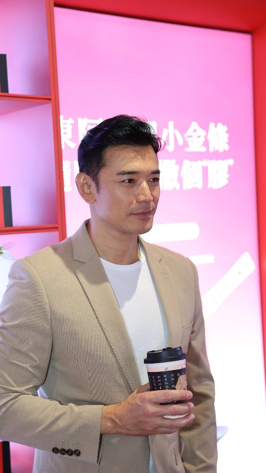 47岁男艺人IG报喜宣布再添成员！晒宝宝合照极宠人竟发文称：别恭喜我！