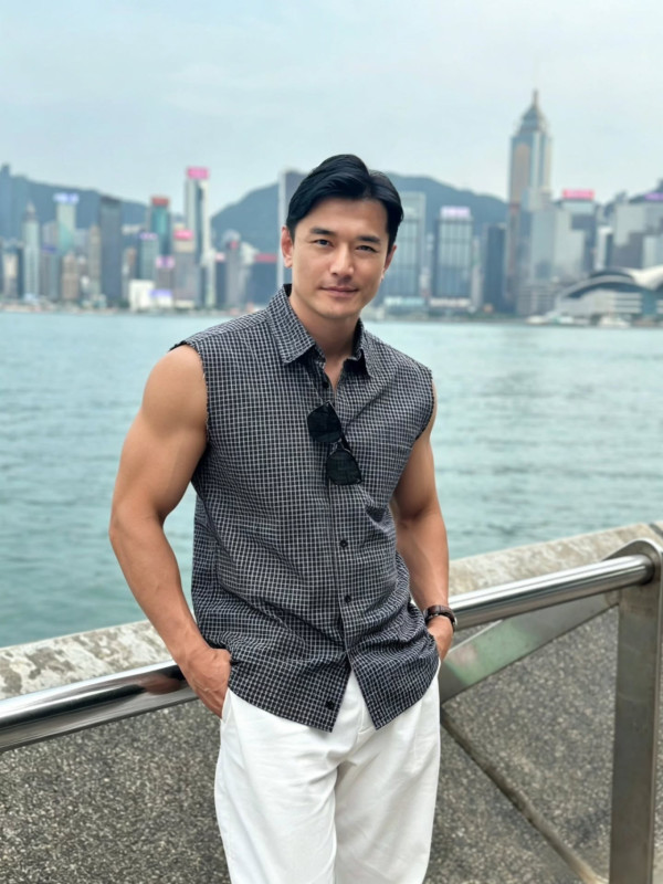 47岁男艺人IG报喜宣布再添成员！晒宝宝合照极宠人竟发文称：别恭喜我！