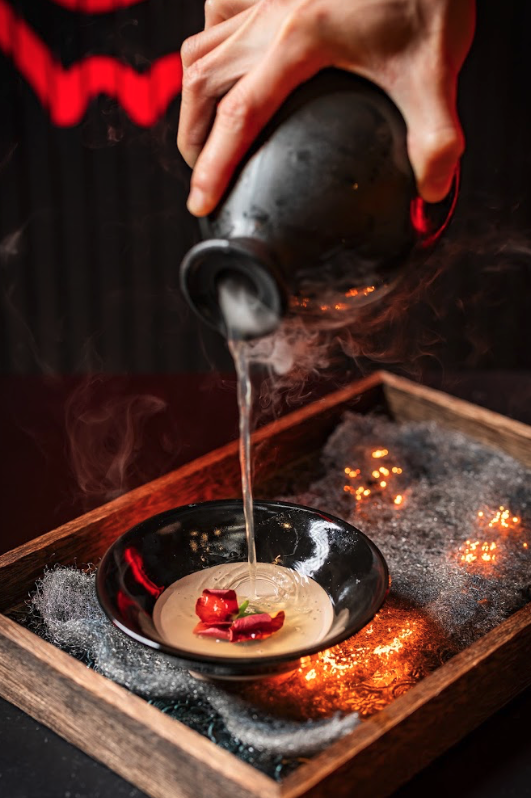 啟德人氣餐酒館推出全新餐牌！紅豆冰雞尾酒/花膠鮑魚雞皮意大利飯/港式燒味四寶薄餅