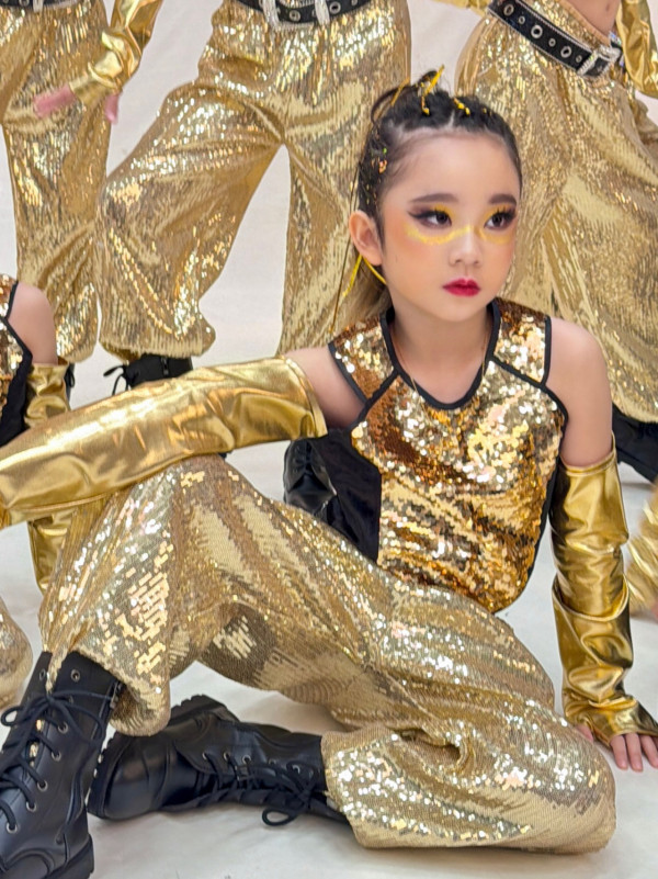 谢安琪9岁幼女杀入世界舞蹈赛决赛！金色战衣脱胎换骨 暴风成长舞者气场全开