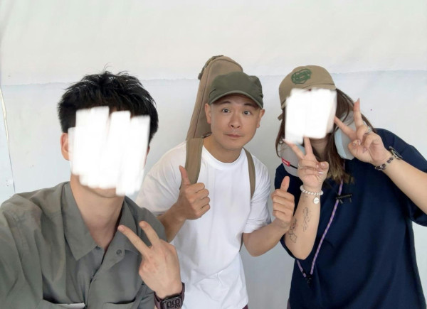 實力派男歌手驚爆已秘密結婚榮升人夫！機場被捕獲同行親認：我同老婆一齊