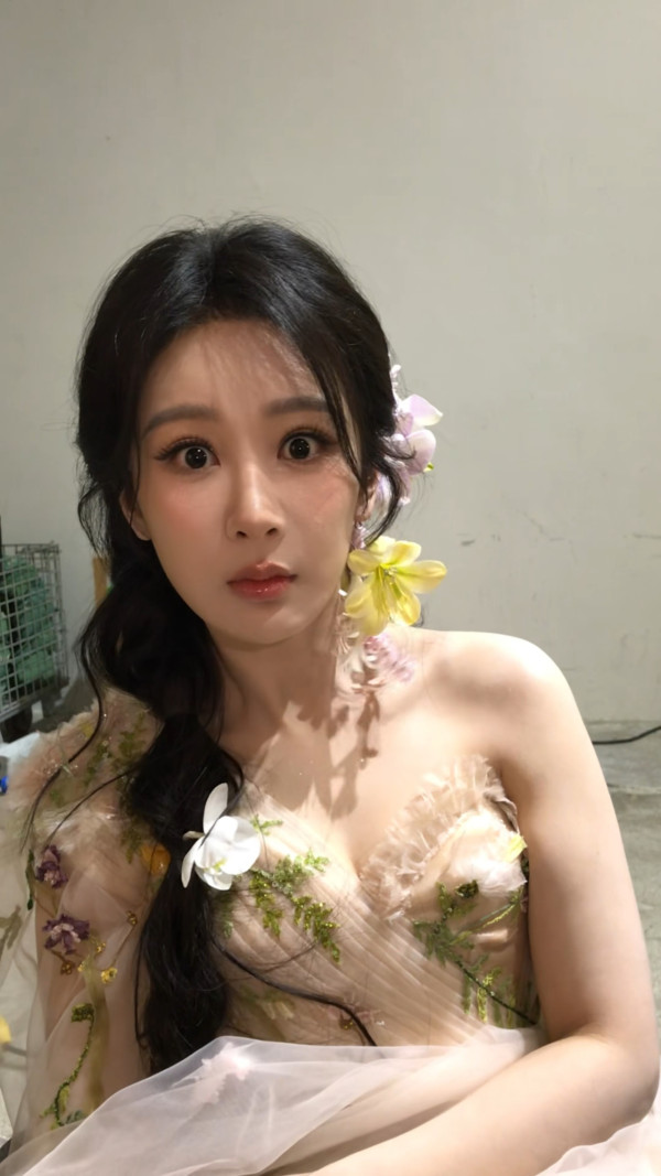 內地「最美警花」烈日下堅守崗位再次爆紅 高挑身材撞樣當紅一線女星!