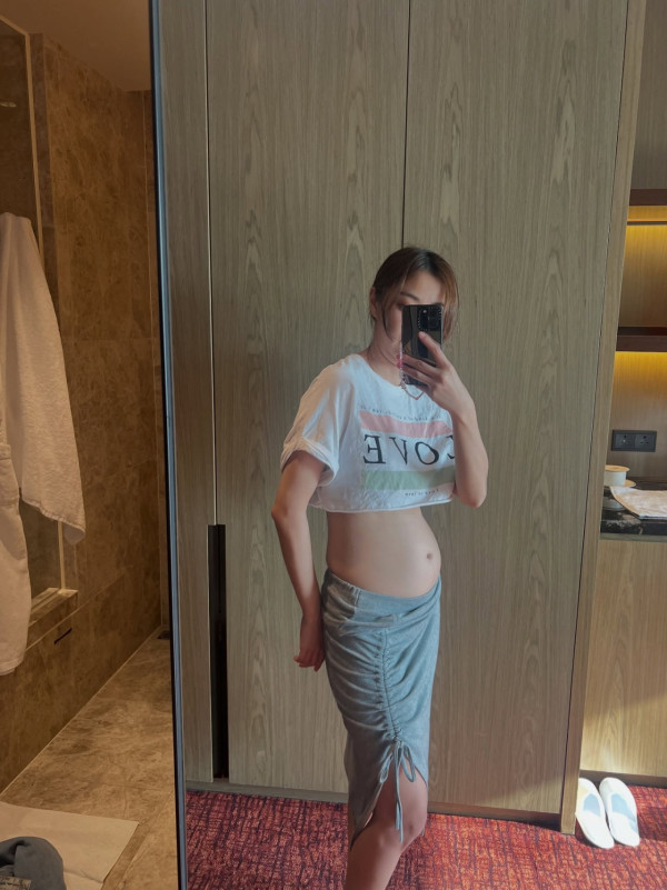 40歲朱智賢IG突然震撼公開大肚相！驚傳懷孕猜測：講個秘密俾大家知