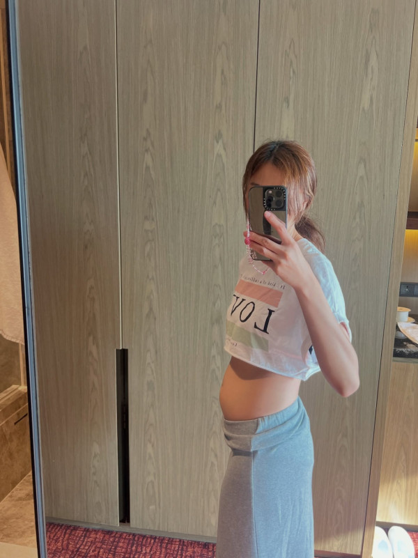 40歲朱智賢IG突然震撼公開大肚相！驚傳懷孕猜測：講個秘密俾大家知