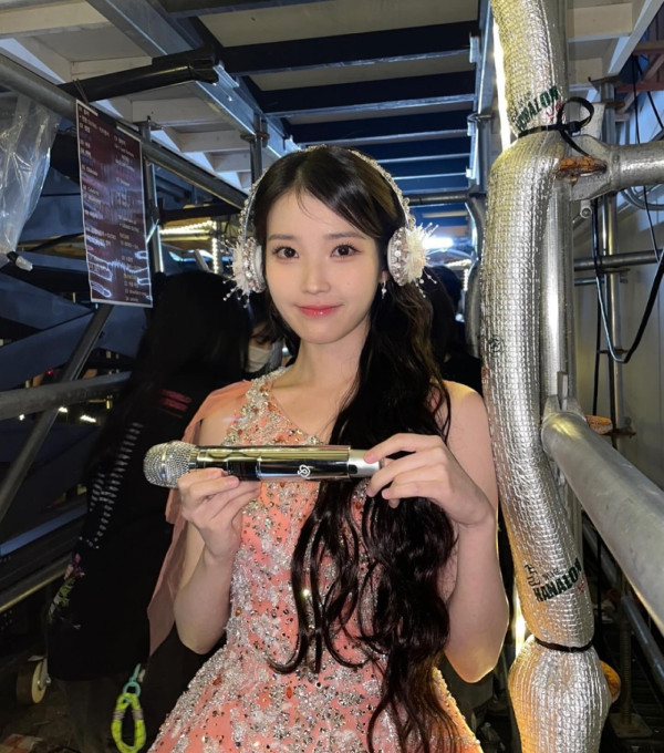 33歲女神突發驚爆與視帝分手！21字拋震撼彈宣佈4年情斷：同事身份相處