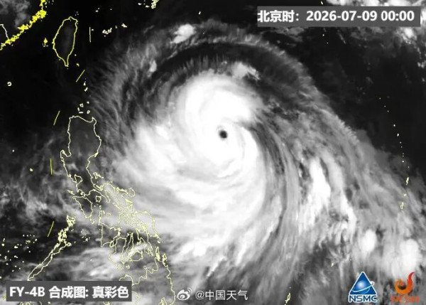 巨型超強颱風「巴威」逼近台灣 專家預測兩大登陸路徑 
