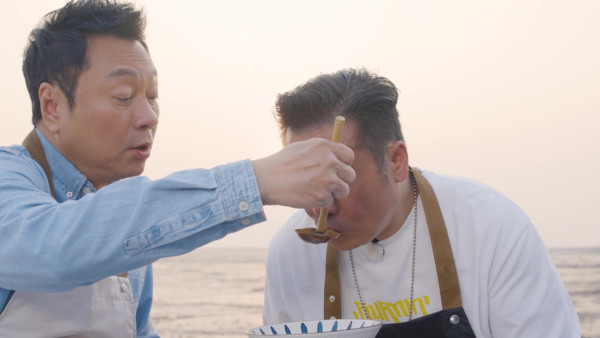 江湖見丨三屆視帝黎耀祥晒驚人廚藝！與麥長青岸邊對決 夕陽下互餵男人的浪漫