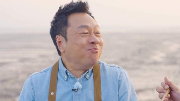 江湖見丨三屆視帝黎耀祥晒驚人廚藝!與麥長青岸邊對決 夕陽下互餵男人的浪漫