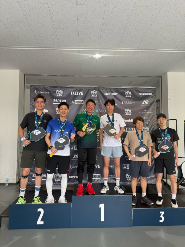 43歲關楚耀熱血出戰Pickleball亞太賽！孖拍檔勇奪銀牌甜謝太太全程相隨