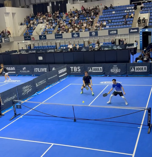 43歲關楚耀熱血出戰Pickleball亞太賽！孖拍檔勇奪銀牌甜謝太太全程相隨