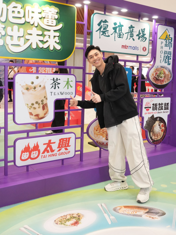 43歲關楚耀熱血出戰Pickleball亞太賽！孖拍檔勇奪銀牌甜謝太太全程相隨