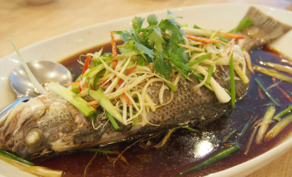 港女新開蒸魚豉油驚見蟲形異物？官方揭1步做錯即發霉　附保存關鍵3步曲