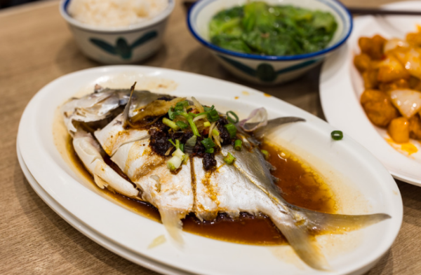 港女新開蒸魚豉油驚見蟲形異物？官方揭1步做錯即發霉　附保存關鍵3步曲