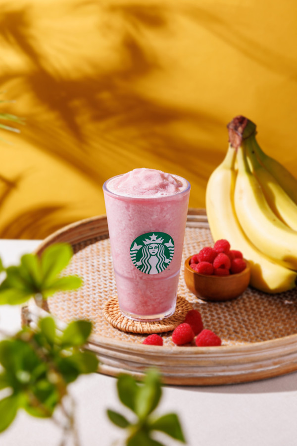 Starbucks粉紅熊仔士多啤梨造型玻璃杯登陸香港！草莓吸管+印有Starbucks字帽 加$20歎特大杯凍手調（附開賣日期）