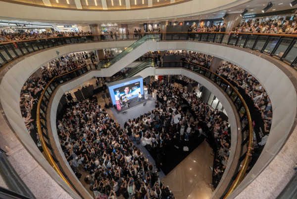 韓國男神MINGYU金珉奎旋風襲港!萬人空巷迫爆海港城場面壯觀