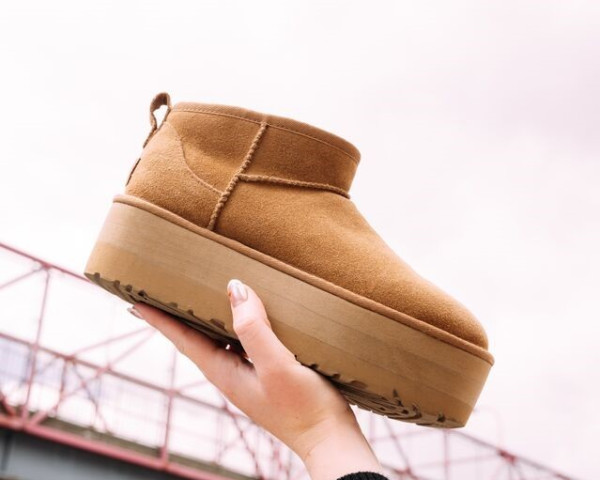 開倉優惠｜UGG限時Outlet專區低至4折！羊皮靴/毛毛拖鞋/服飾$259起！毛茸茸外套折上折