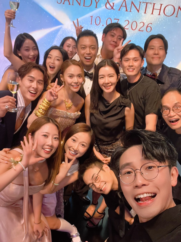 29歲女藝人結婚6對龍鳳鈪閃爆婚禮現場！《#後生仔》激罕REU賀新婚︰睇住個妹結婚